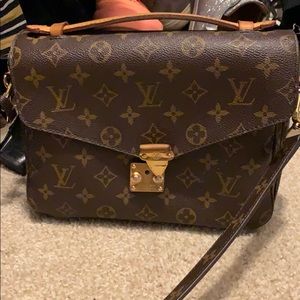 Louis Vuitton Pochette Metis Cross Body Bag